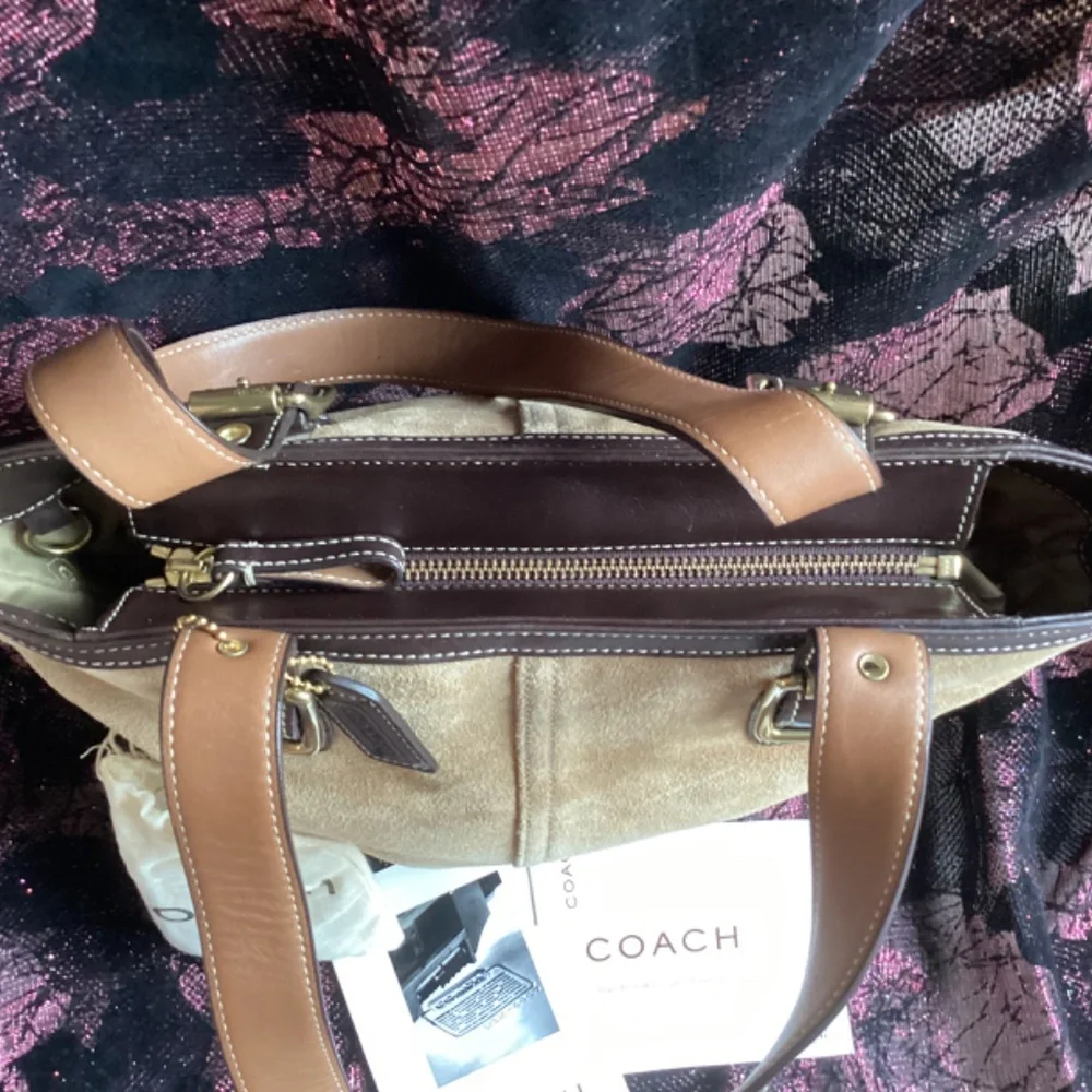 Vintage Coach Hampton Tan Suede Leather Handbag - Picture 10 of 11